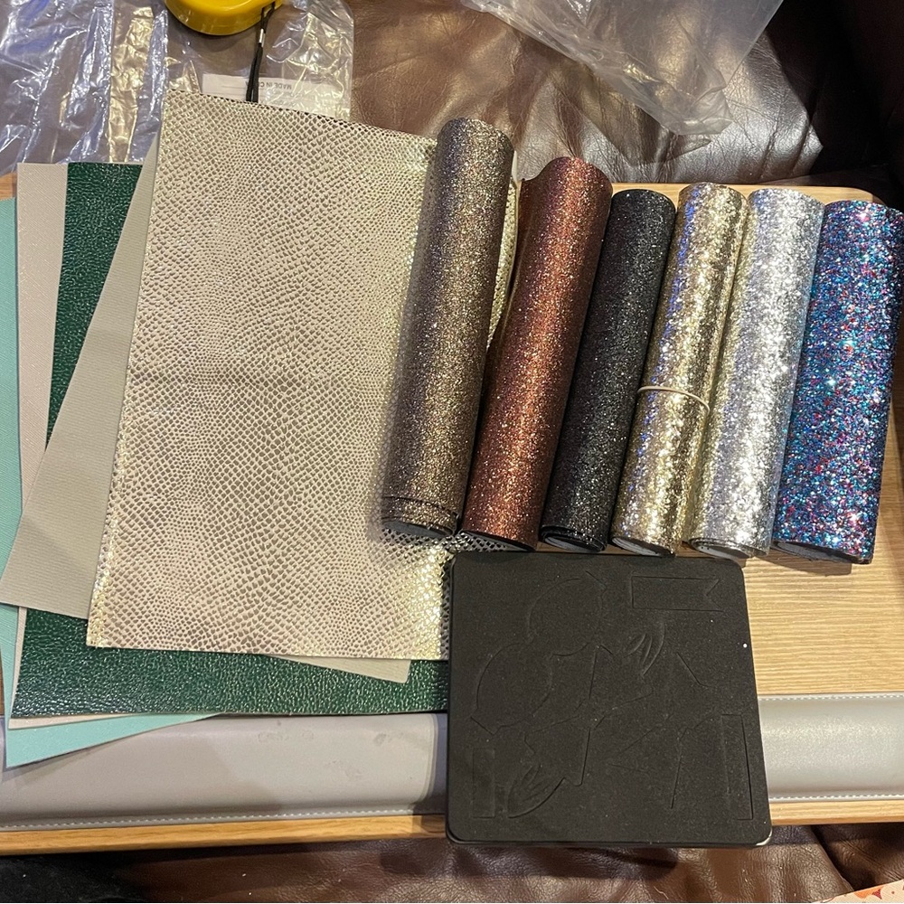 SIZZIX BOW DIE W/ FAUX LEATHER SHEETS